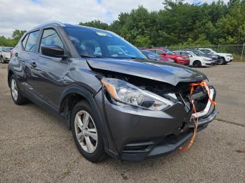  Salvage Nissan Kicks