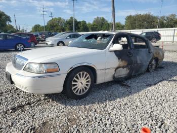  Salvage Lincoln Towncar