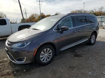  Salvage Chrysler Pacifica