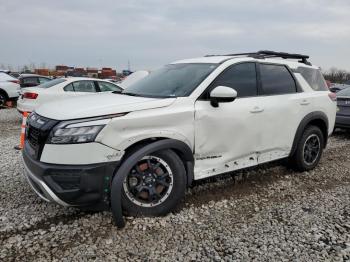  Salvage Nissan Pathfinder