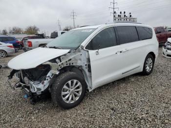  Salvage Chrysler Pacifica