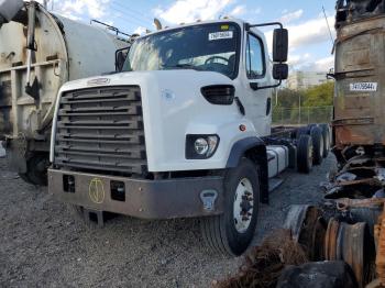  Salvage Freightliner 108sd