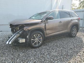  Salvage Toyota Highlander