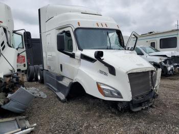  Salvage Freightliner Cascadia 1