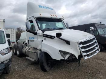  Salvage Freightliner Cascadia 1