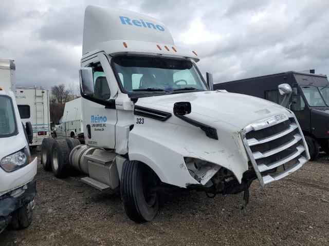  Salvage Freightliner Cascadia 1