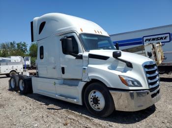  Salvage Freightliner Cascadia 1