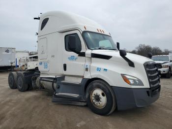 Salvage Freightliner Cascadia 1