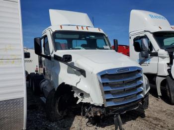  Salvage Freightliner Cascadia 1