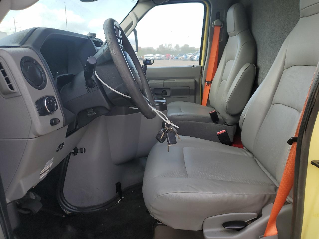 Ford Econoline E450 Super Duty Cutaway Van Image 11