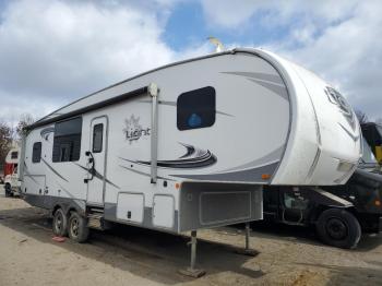  Salvage Camper 5th Wheel