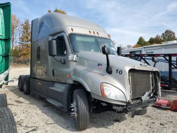  Salvage Freightliner Cascadia 1