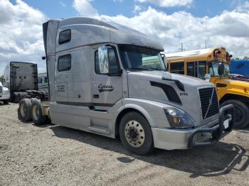  Salvage Volvo Vn