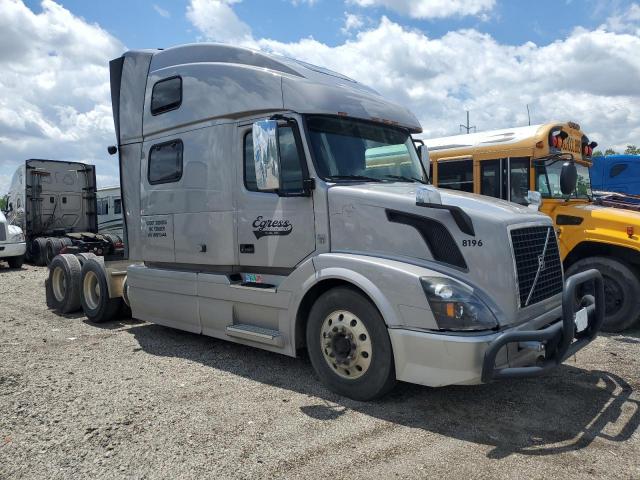  Salvage Volvo Vn