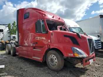  Salvage Volvo Vn