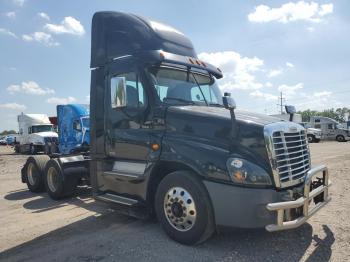  Salvage Freightliner Cascadia 1