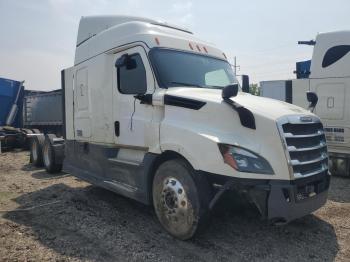  Salvage Freightliner Cascadia 1