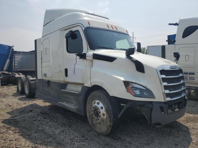  Salvage Freightliner Cascadia 1