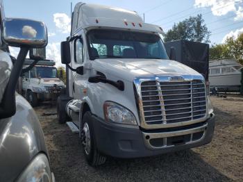  Salvage Freightliner Cascadia 1