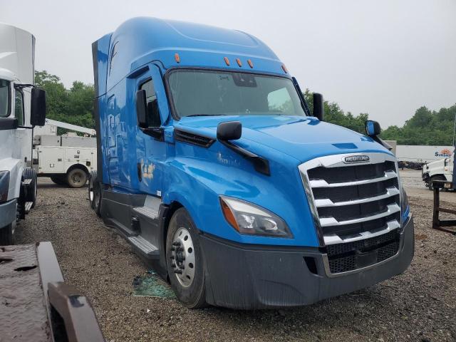  Salvage Freightliner Cascadia 1