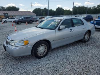  Salvage Lincoln Towncar