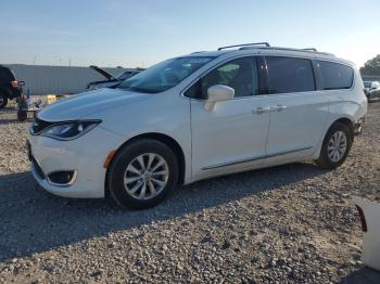  Salvage Chrysler Pacifica