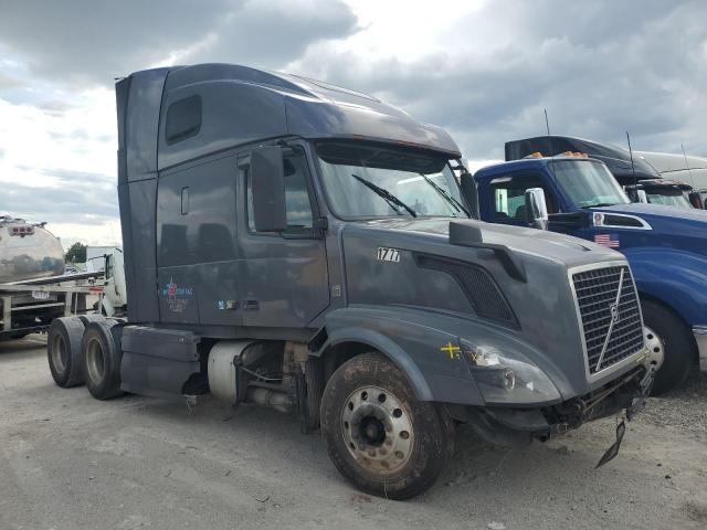  Salvage Volvo Vn