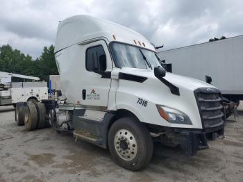  Salvage Freightliner Cascadia 1