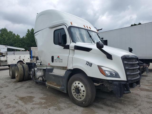  Salvage Freightliner Cascadia 1
