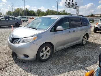  Salvage Toyota Sienna