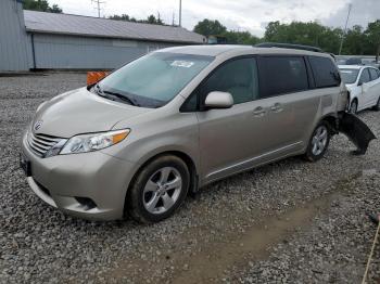  Salvage Toyota Sienna