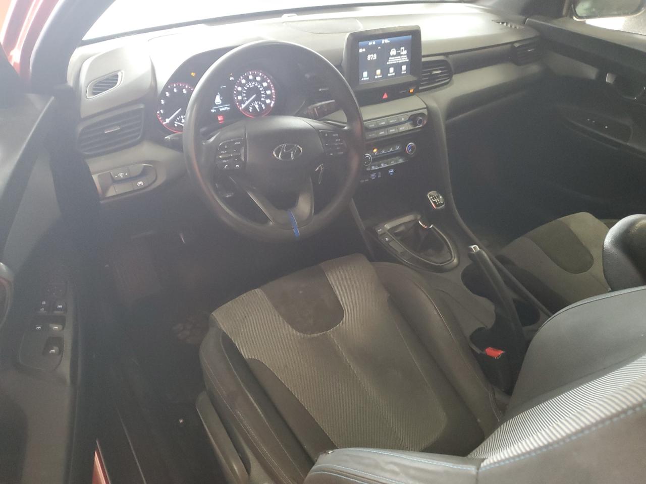 Hyundai VELOSTER Base Image 10