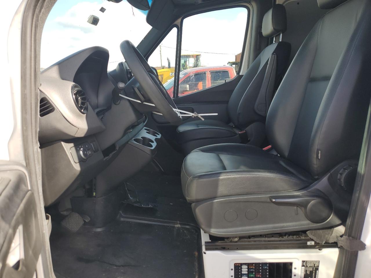 Mercedes-Benz Sprinter 2500 Image 5