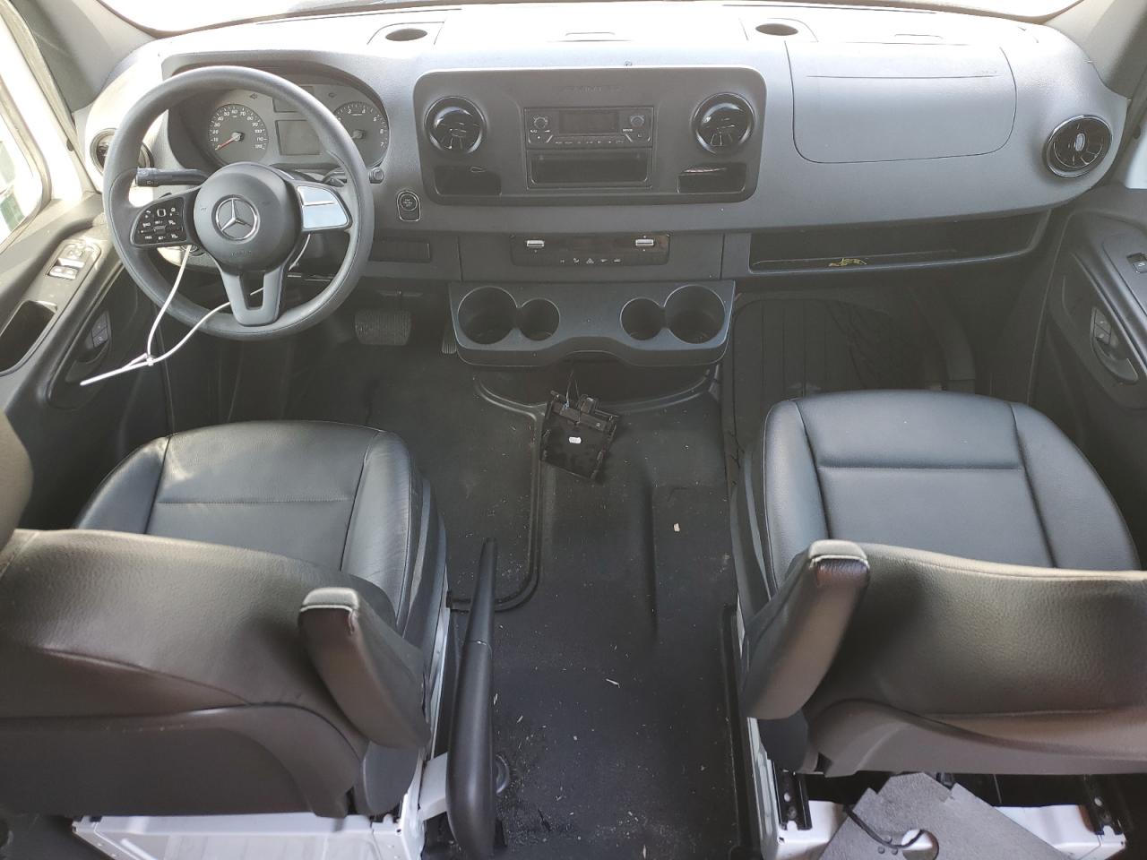 Mercedes-Benz Sprinter 2500 Image 12