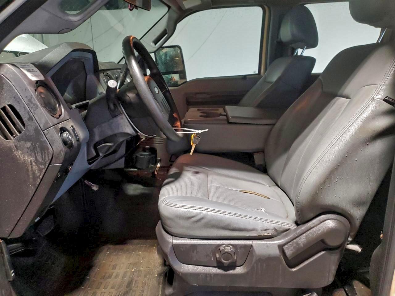 Ford F-450 Super Duty Image 3