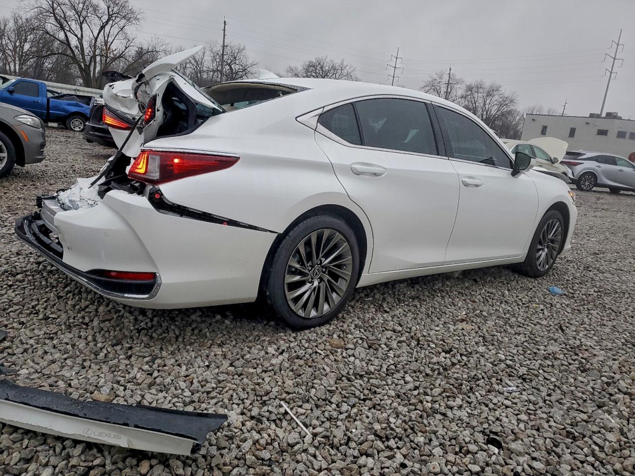 Lexus Es 300h Base Image 3