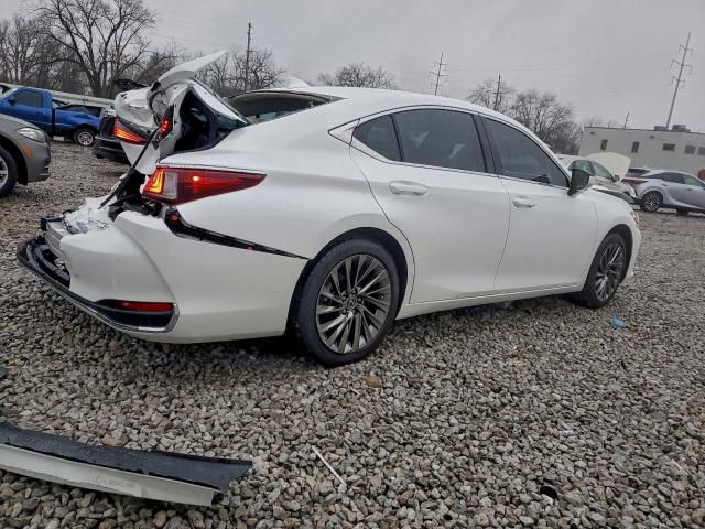 Lexus Es 300h Base Image 3