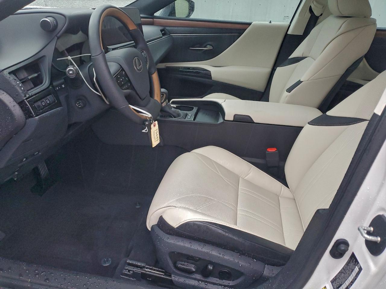 Lexus Es 300h Base Image 4