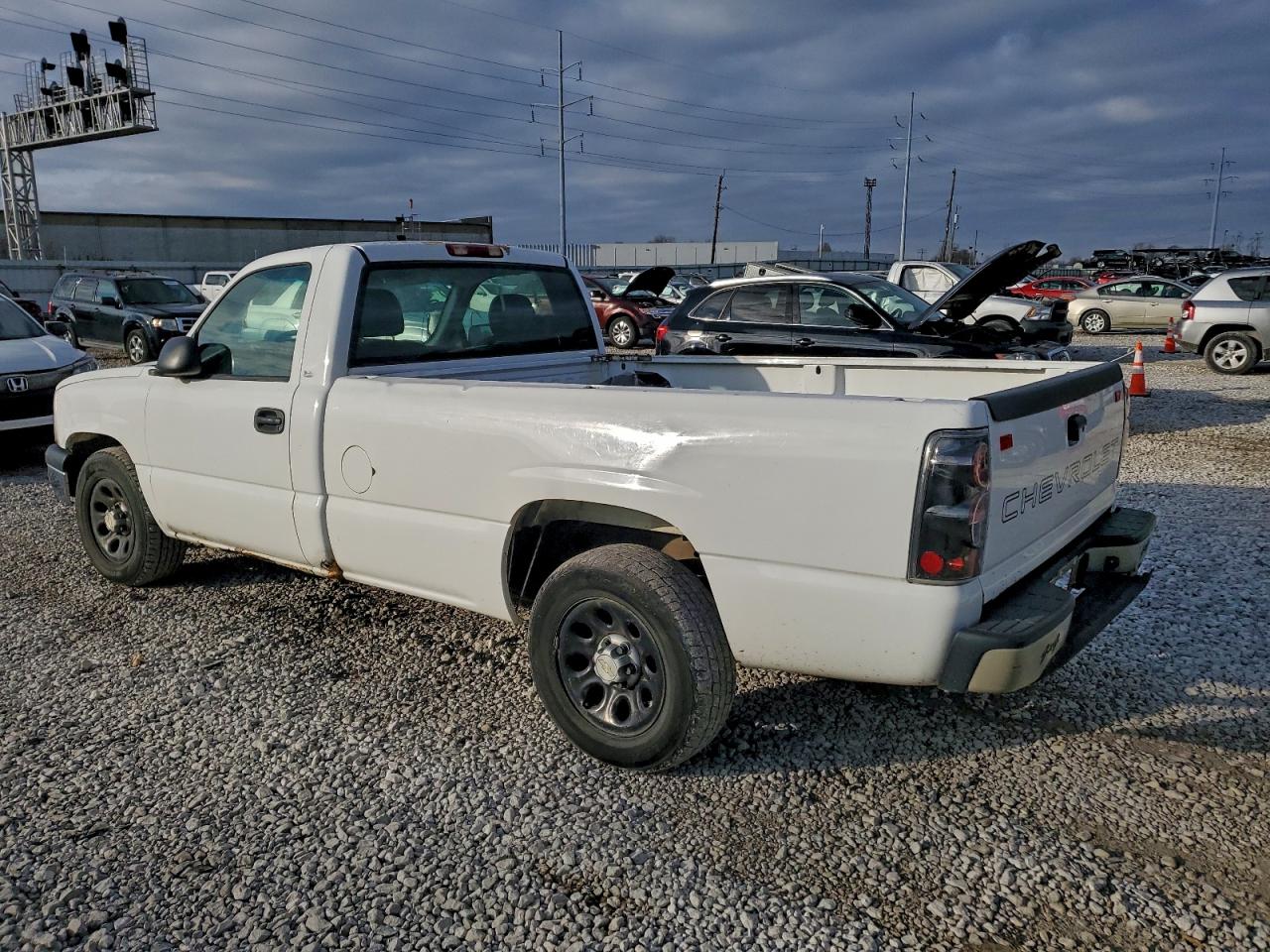 Chevrolet Silverado C1500 Image 2