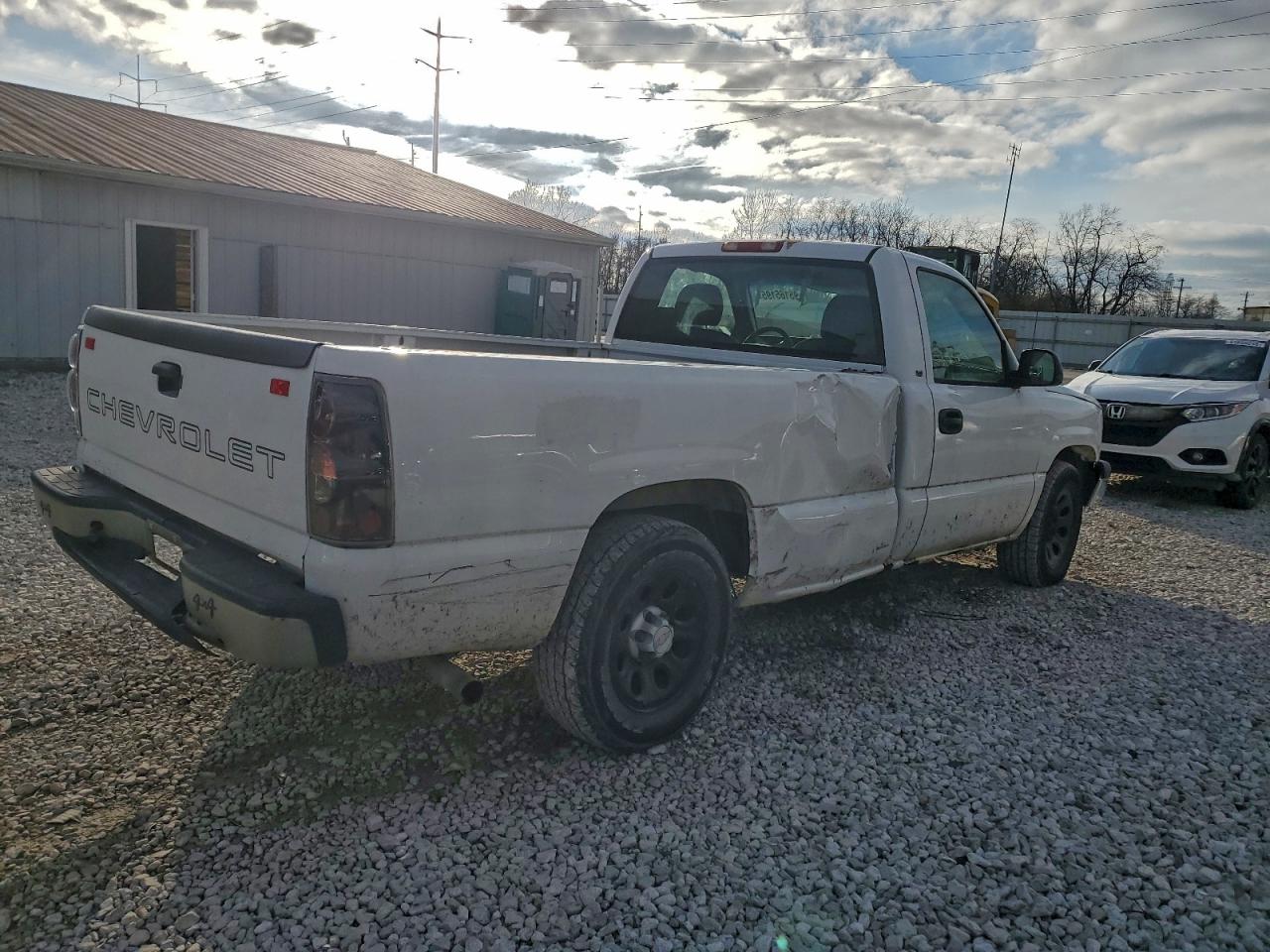 Chevrolet Silverado C1500 Image 3