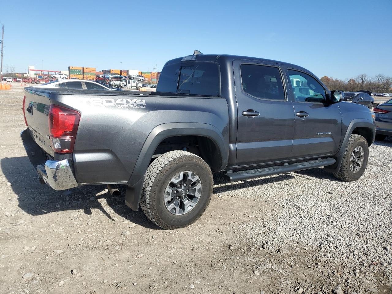Toyota Tacoma Double Cab Image 3