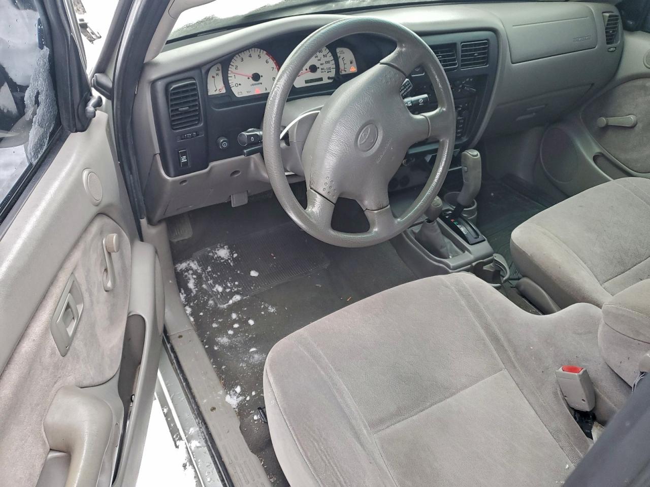 Toyota Tacoma Xtracab Image 8