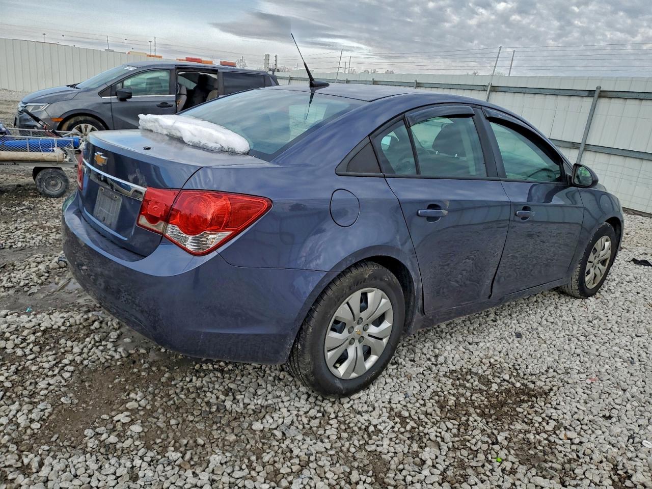 Chevrolet Cruze Ls Image 2