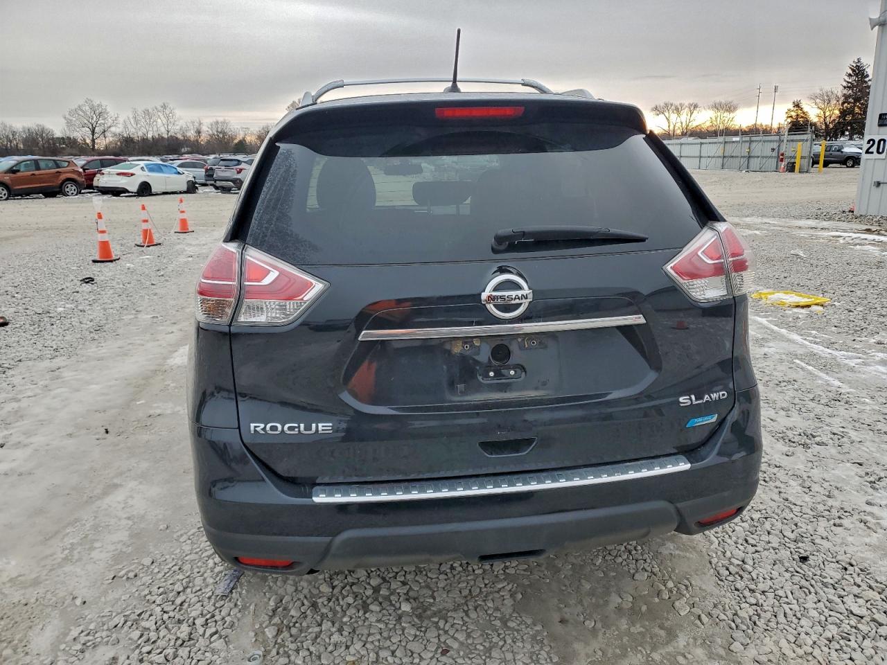 Nissan Rogue S Image 5