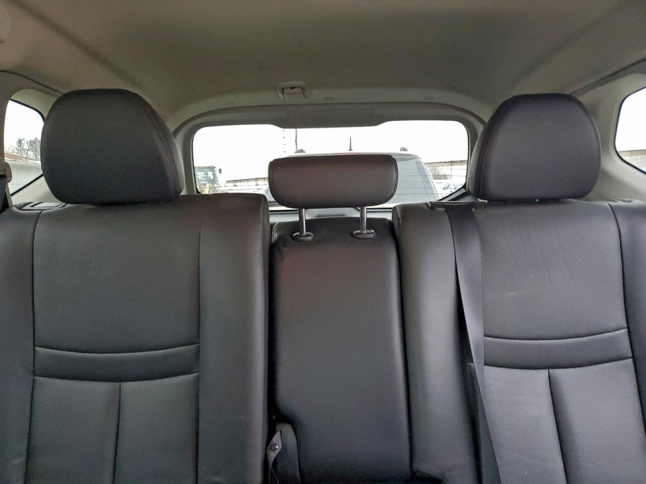 Nissan Rogue S Image 8