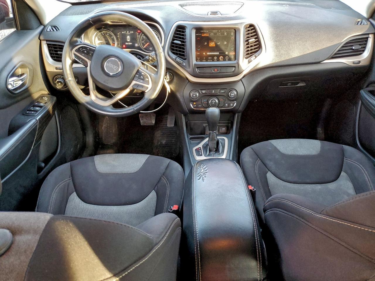 Jeep Grand Cherokee Latitude Image 9