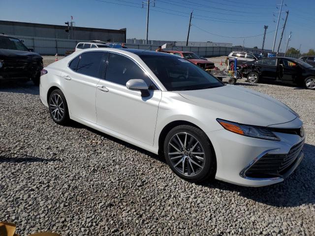 Toyota Camry Xle Image 2