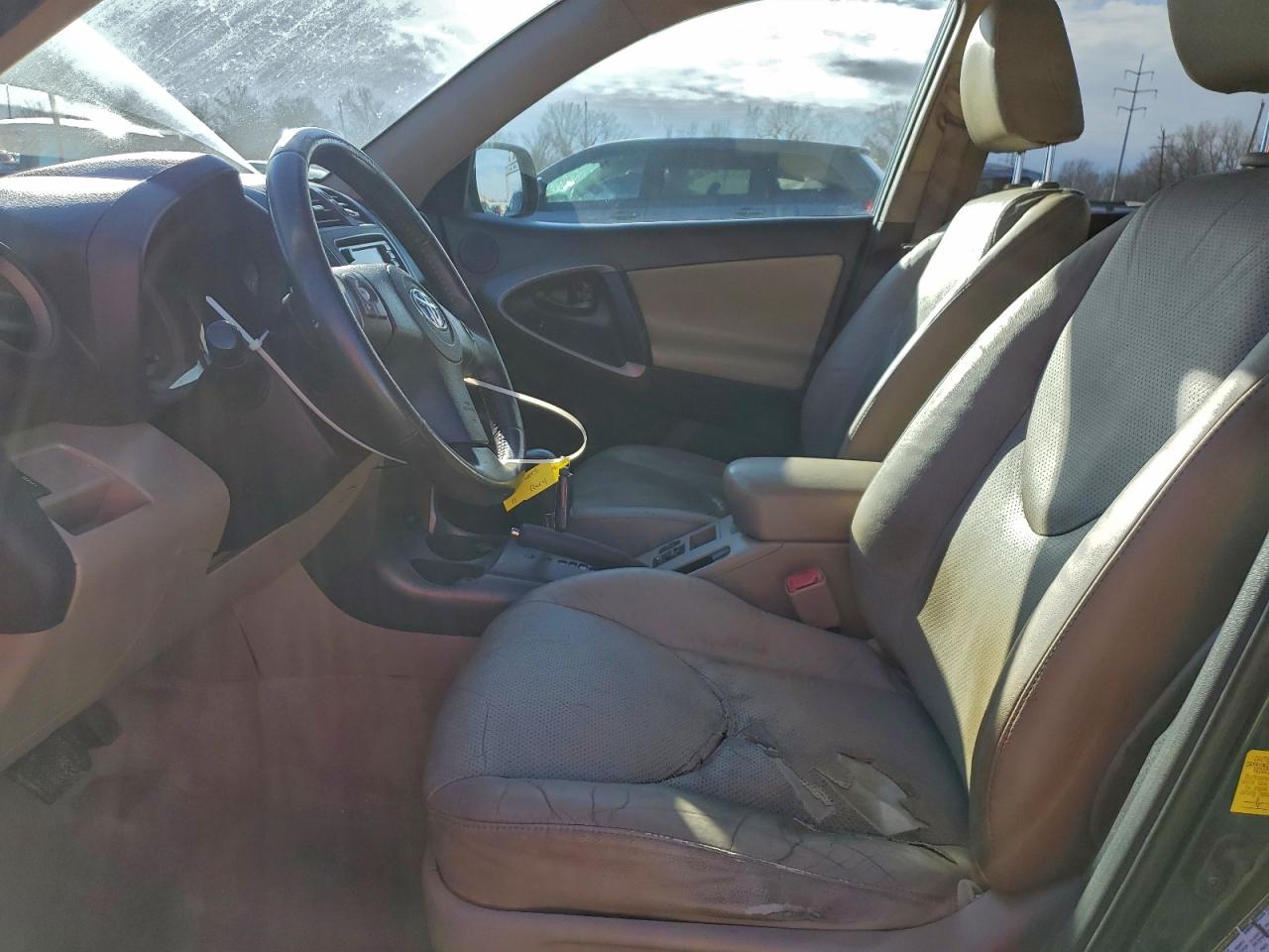 Toyota RAV4 Limited Image 12