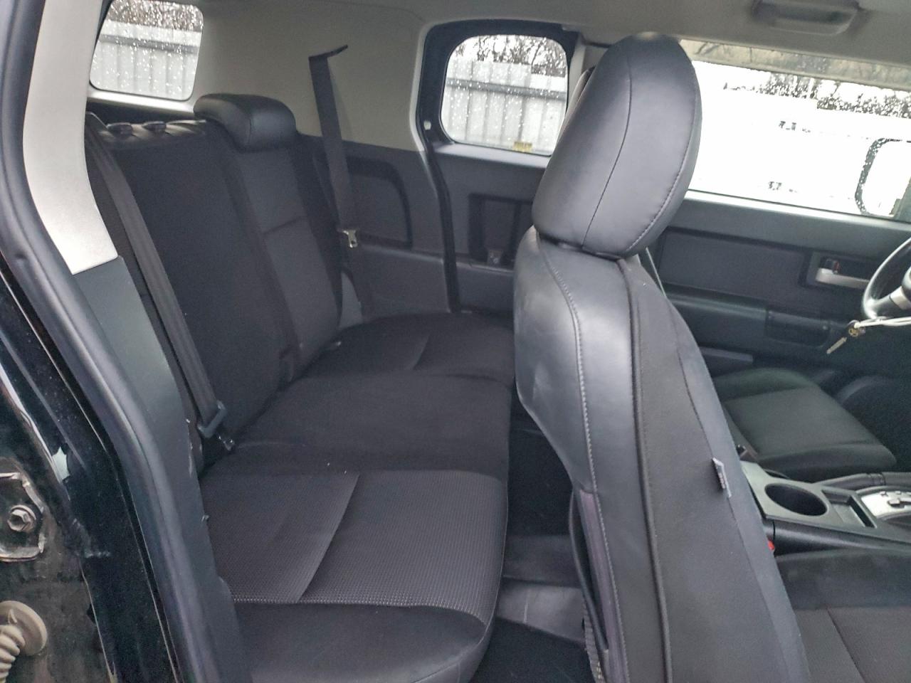 Toyota FJ Cruiser Image 13