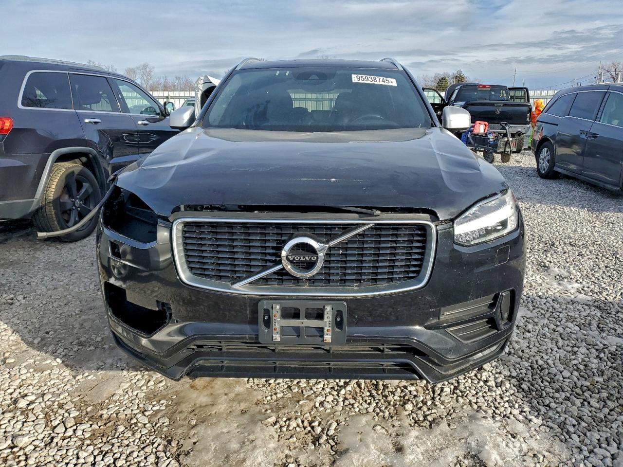 Volvo XC90 T6 Image 11